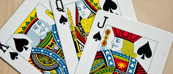 Peraturan dan Strategi untuk Poker Tiga Kad